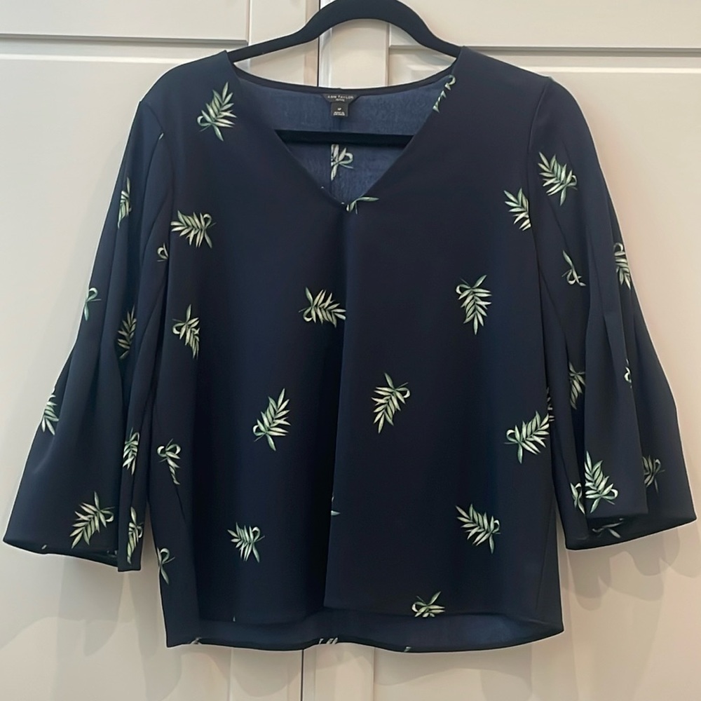 Ann Taylor Bell Sleeve Blouse with leaf details size SP. Navy